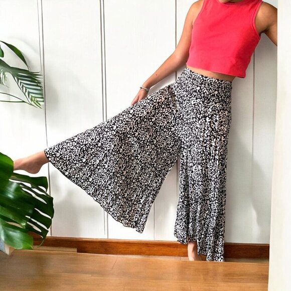 Cameo Rose palazzo Pants Elastic Smocked Waist Band Black & White Print Sz US 8 - Picture 2 of 7